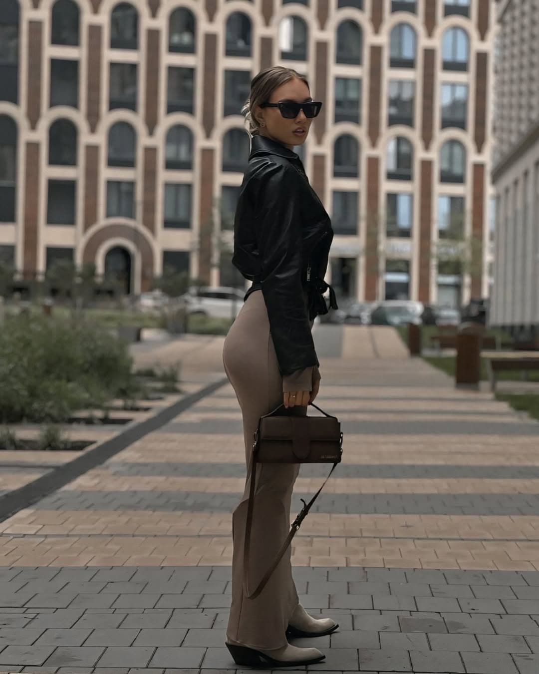 Модель в ресторане